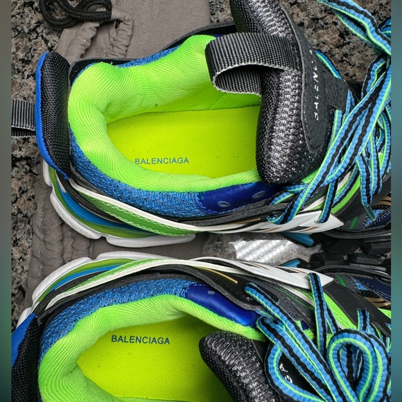 Balenciaga - Picture 5 of 5